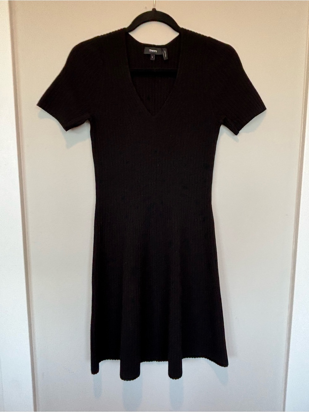 Theory Black Thick Ribbed V‑Neck Short Sleeve Knit Skater Dress